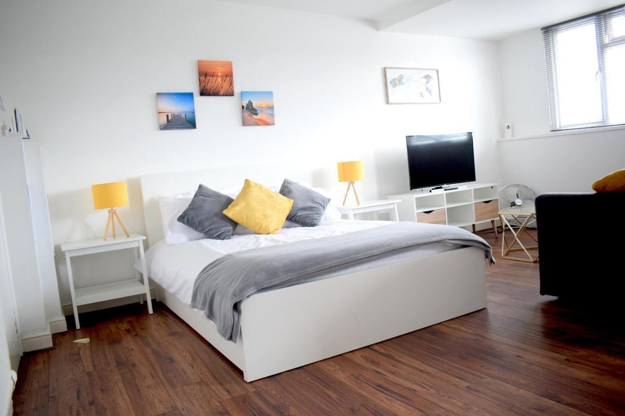 The Bay Beach Apartments 본머스 외부 사진
