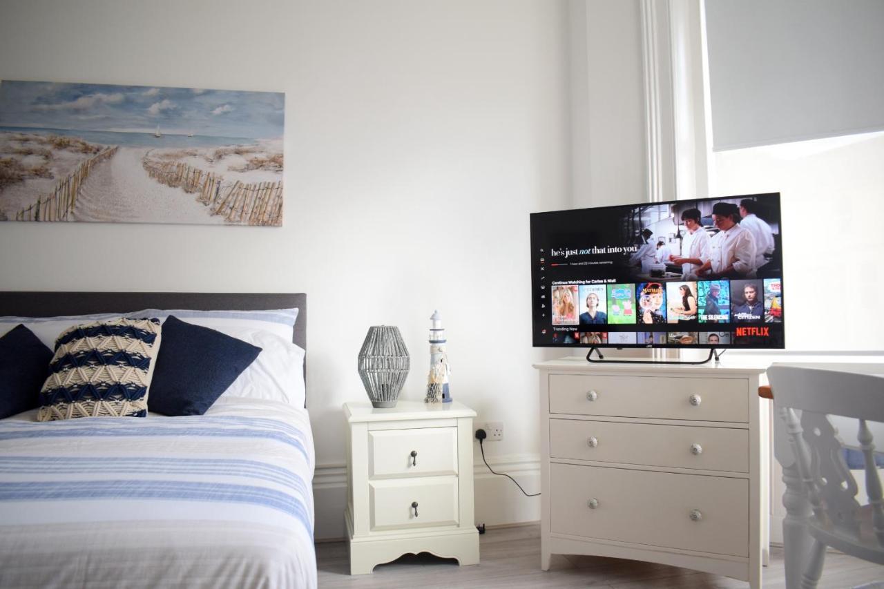 The Bay Beach Apartments 본머스 외부 사진